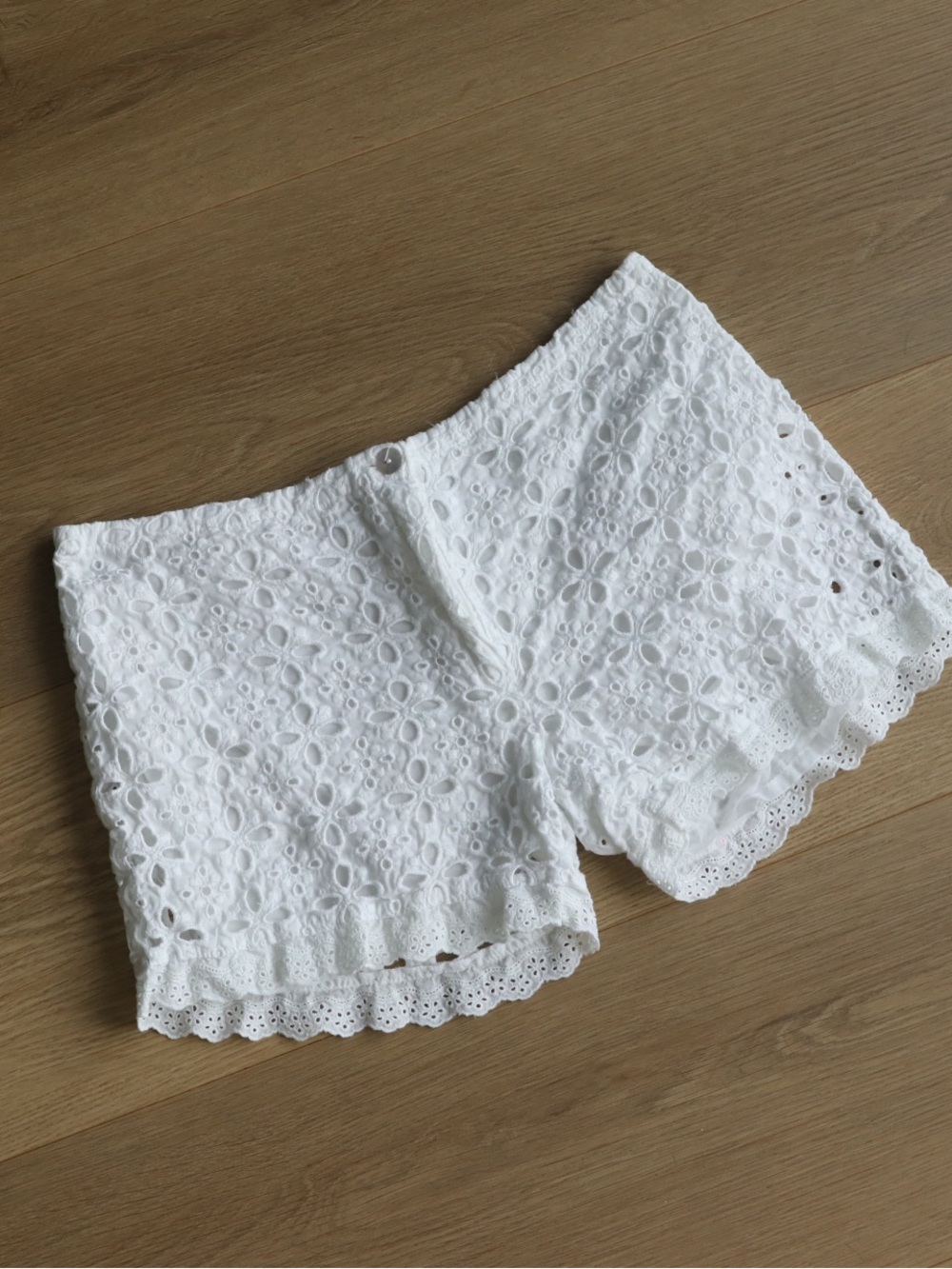 Luisa Made in Italy White Eyelet Embroidered Shorts Size L